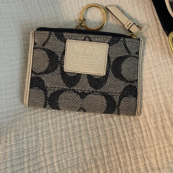Vintage Coach Print cross body navy/white canvas strap - Picture 6 of 11